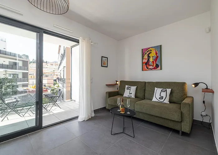 Queen Riviera : Climatisation, Parking, Terrasse
