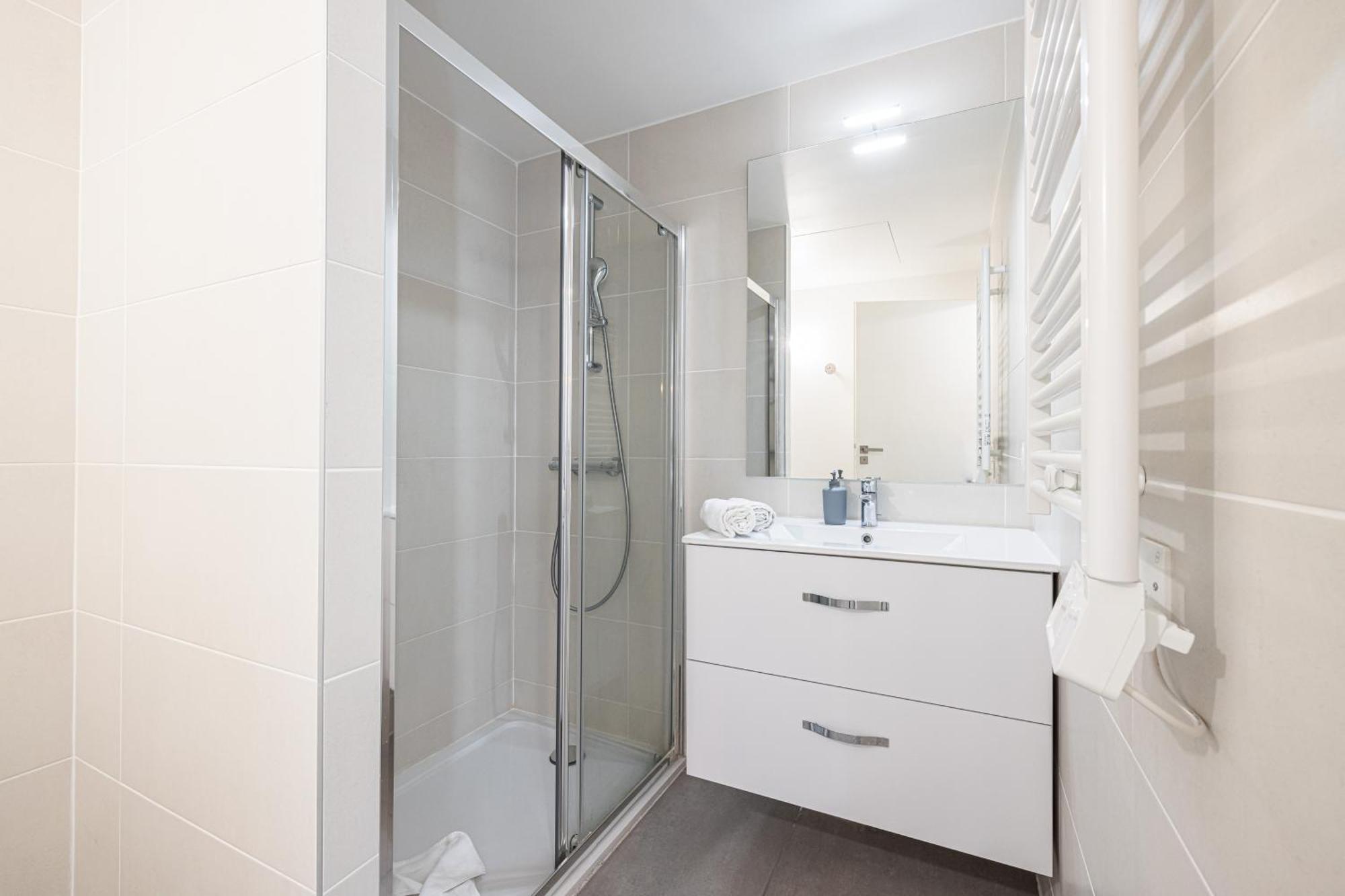 Queen Riviera : Climatisation, Parking, Terrasse Apartment *