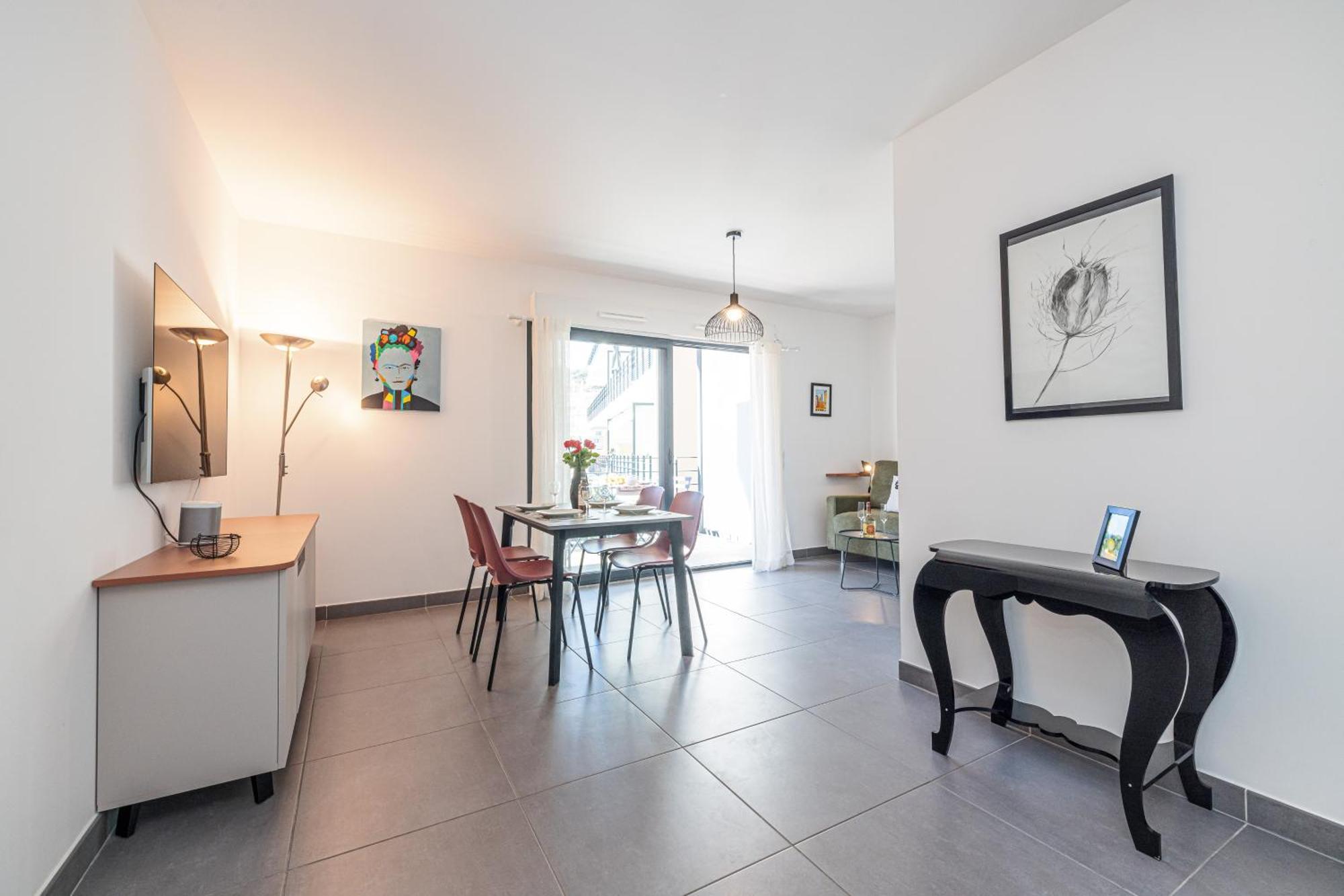 Queen Riviera : Climatisation, Parking, Terrasse Apartment