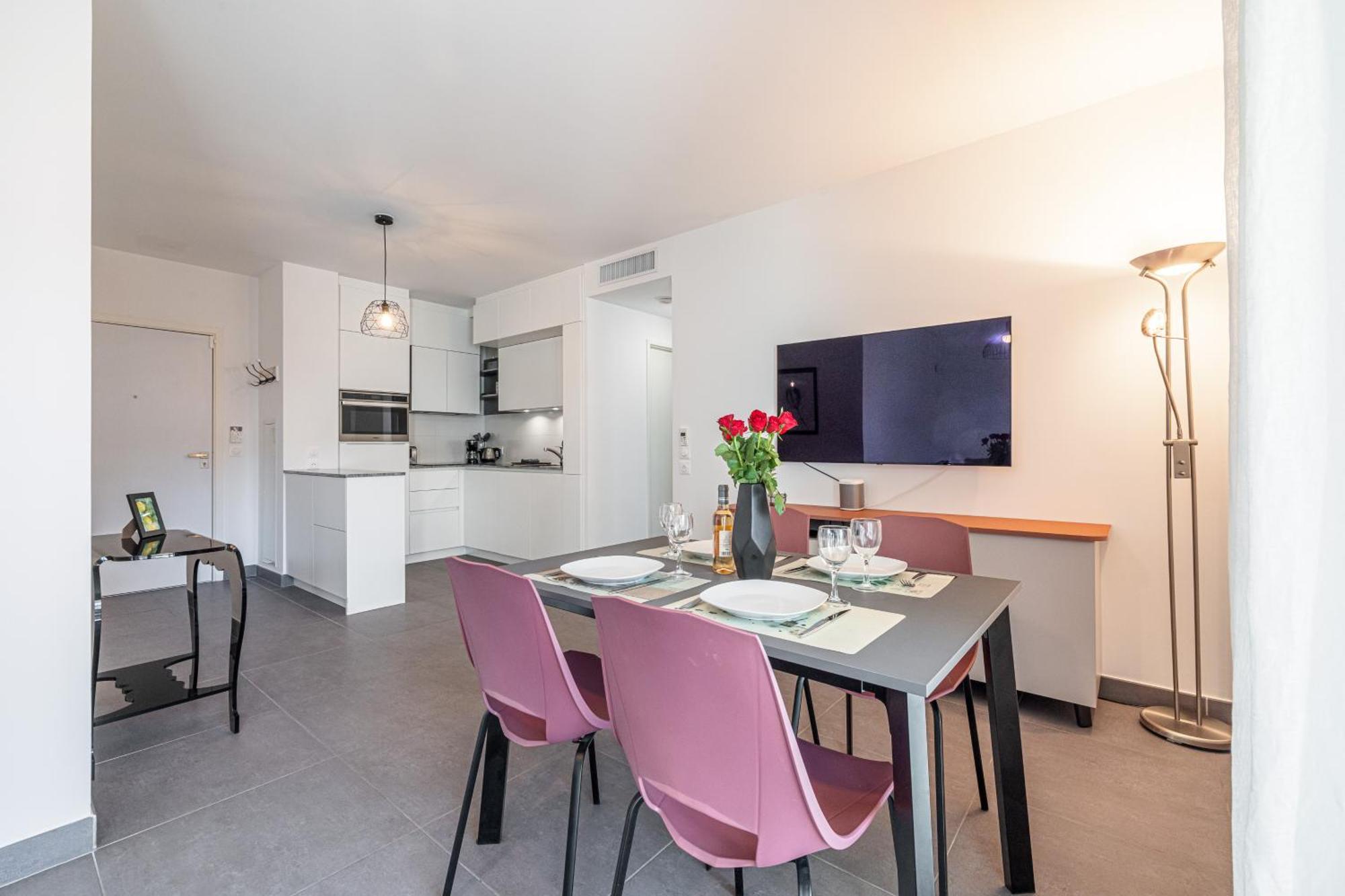 Queen Riviera : Climatisation, Parking, Terrasse Apartment *