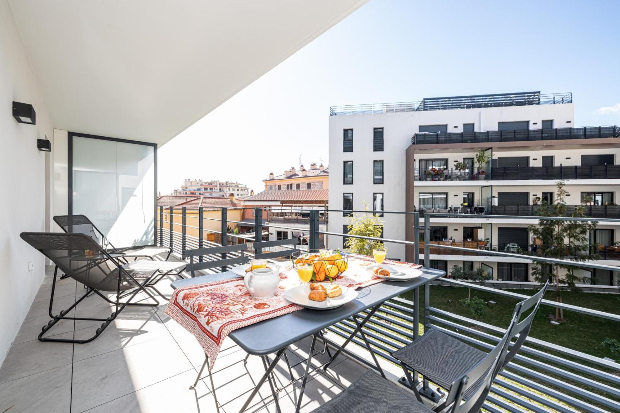 Queen Riviera : Climatisation, Parking, Terrasse *