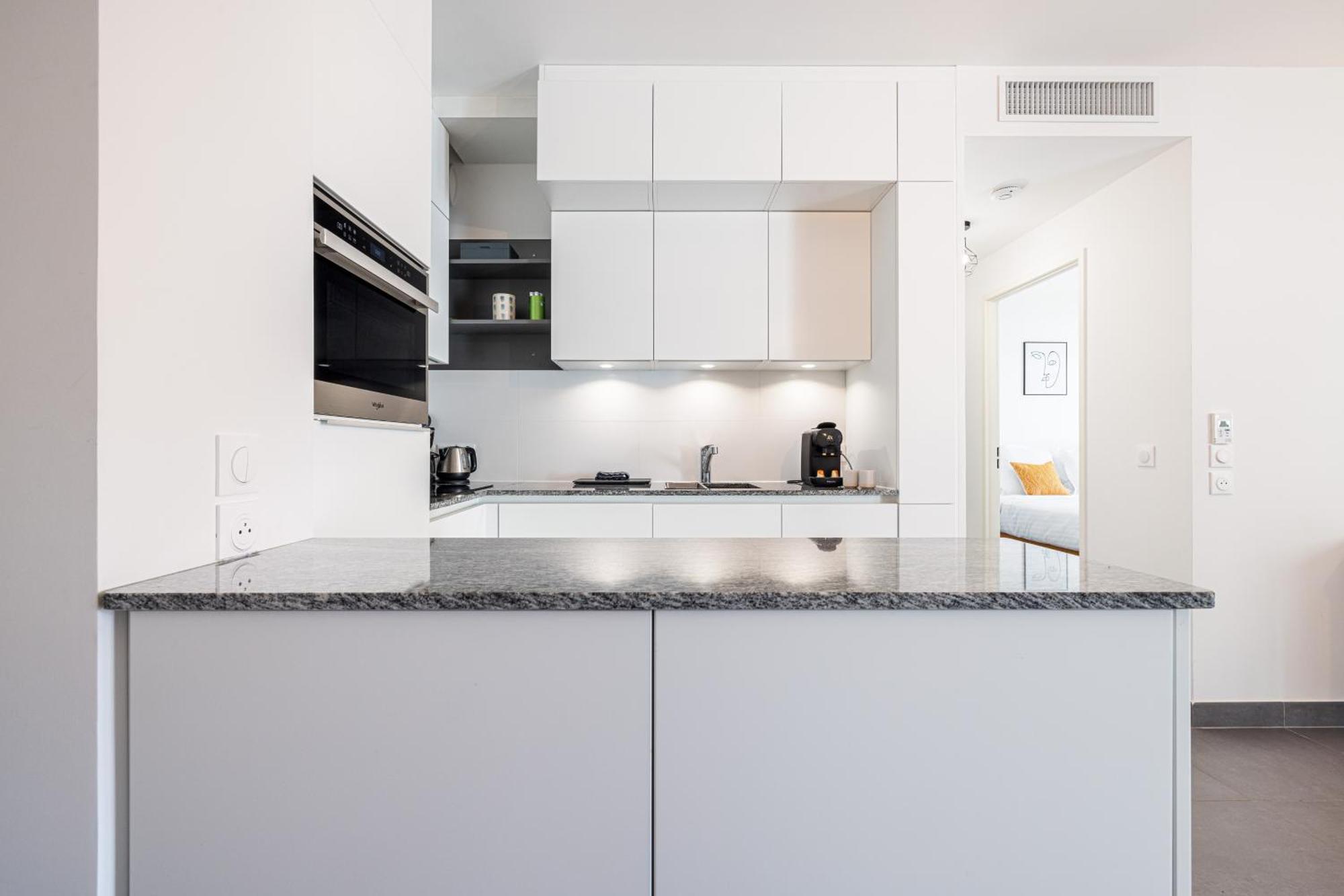 Queen Riviera : Climatisation, Parking, Terrasse Apartment *